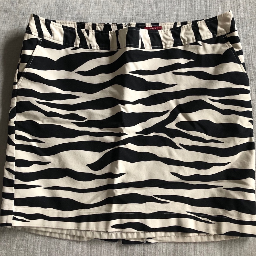 Merona cream & black zebra skirt